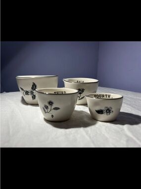 Rae Dunn Artisan Flower Measuring Cups